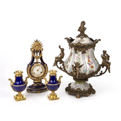 Lot 326 - Pottery vase and cover