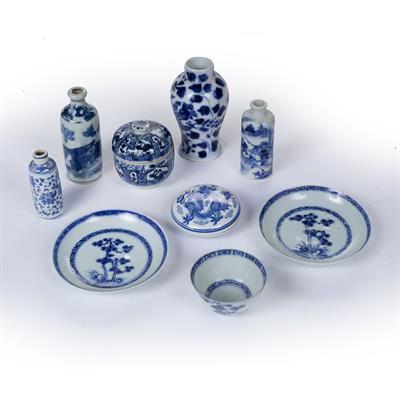 Lot 357 - Small collection of blue and white porcelain
