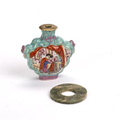 Lot 362 - Porcelain snuff bottle