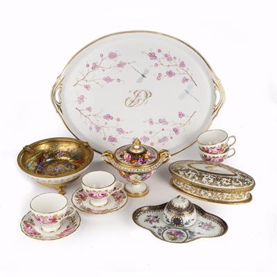 Lot 369 - Royal Crown Derby vase and cover