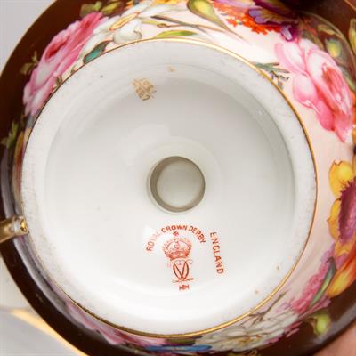 Lot 369 - Royal Crown Derby vase and cover