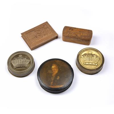 Lot 405 - Two similar gilt metal circular seal boxes