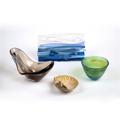 Lot 443 - Studio glass bowl 24.5cm