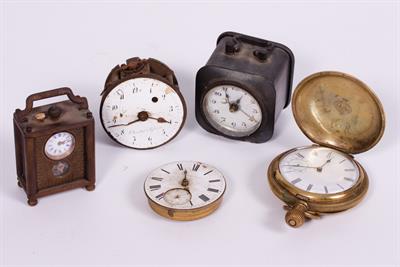 Lot 60 - A MINIATURE CARRIAGE TYPE TIMEPIECE OR CLOCK