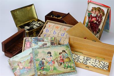 Lot 67 - A GROUP OF GAMES
