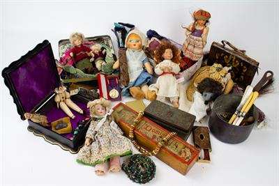 Lot 78 - A MIXED LOT
