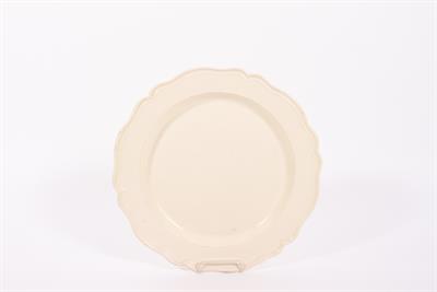 Lot 81 - A LARGE LATE 18TH / EARLY 19TH CENTURY CREAMWARE DISH