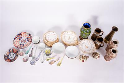 Lot 84 - A COLLECTION OF CHINA