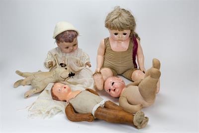 Lot 122 - A COLLECTION OF ANTIQUE COMPOSITE HEADED DOLLS