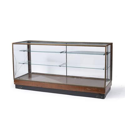 Lot 149 - A BRASS FRAMED GLAZED SHOP'S DISPLAY COUNTER