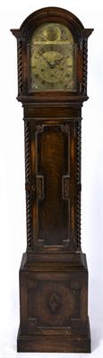 Lot 165 - A 1930'S OAK GRANDMOTHER CLOCK