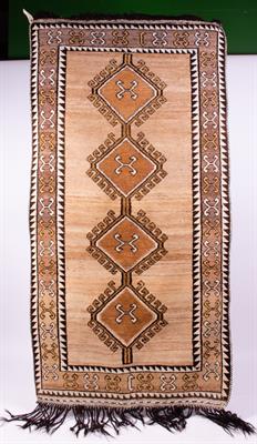 Lot 171 - A MIDDLE EASTERN STYLE BROWN HANDMADE WOOLLEN RUG