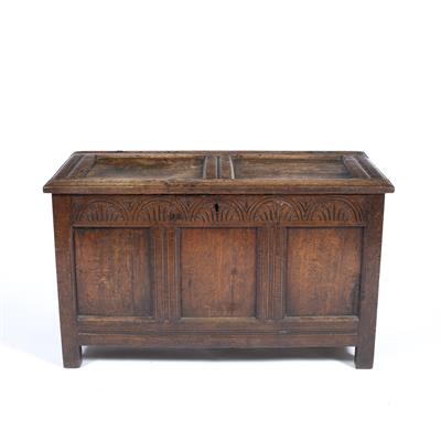 Lot 178 - AN ANTIQUE OAK COFFER