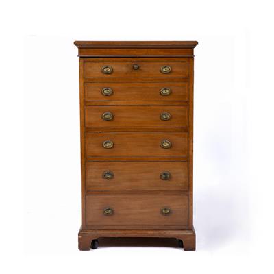 Lot 191 - AN EDWARDIAN MAHOGANY CUPBOARD