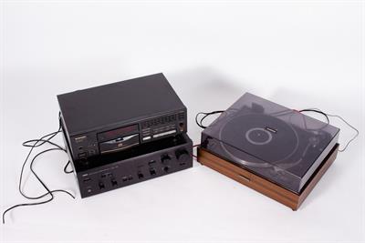 Lot 235 - A YAMAHA AX-550 AMPLIFIER