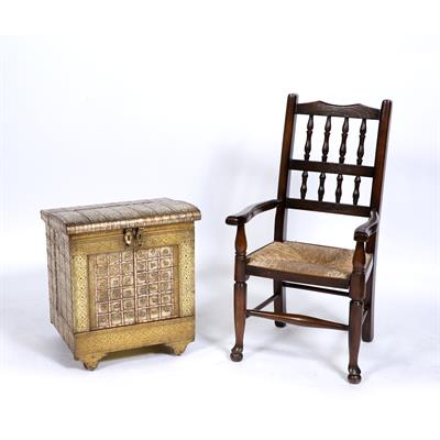 Lot 263 - A CHILD'S OAK SPINDLE BACK DINING CHAIR