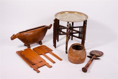 Lot 267 - AN OLD CARVED WOODEN ANTHROPOMORPHIC FORM DRUM