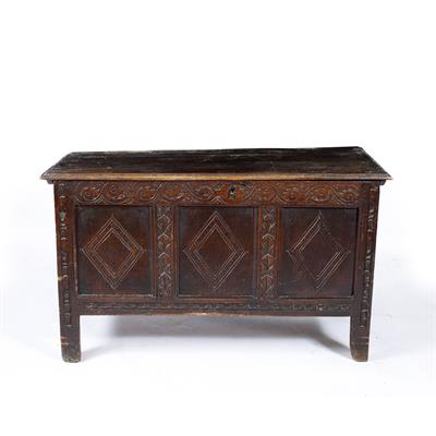 Lot 272 - AN ANTIQUE OAK COFFER