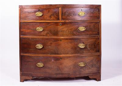 Lot 290 - A GEORGE III MAHOGANY BOW FRONTED CHEST OF TWO SHORT AND THREE LONG DRAWERS