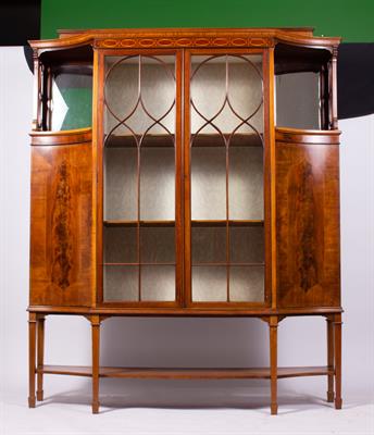 Lot 295 - AN EDWARDIAN MAHOGANY DISPLAY CABINET