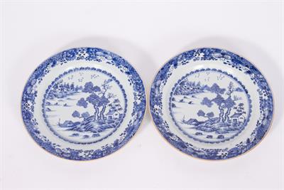 Lot 313 - A PAIR OF 18TH CENTURY CHINESE EXPORT BLUE AND WHITE PORCELAIN PLATES