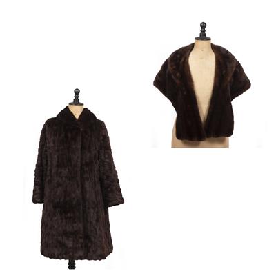 Lot 334 - A VINTAGE SHORT FUR COAT