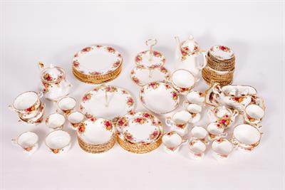 Lot 336 - A ROYAL ALBERT 'OLD COUNTRY ROSES' PATTERN PART DINNER