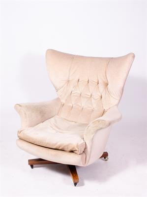 Lot 337 - A MID TO LATE 20TH CENTURY UPHOLSTERED ROTATING ARMCHAIR