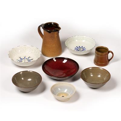 Lot 305 - Collection of studio pottery and ceramics to include