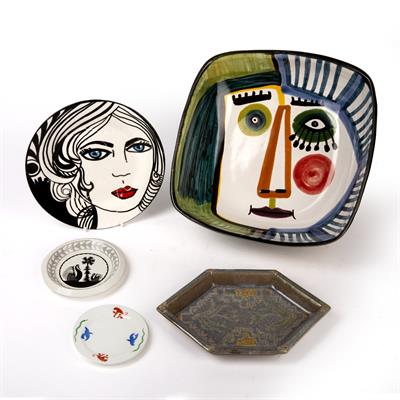 Lot 318 - Collection of ceramics to include