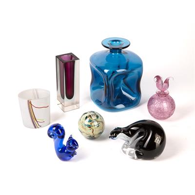 Lot 380 - Group of studio and art glass