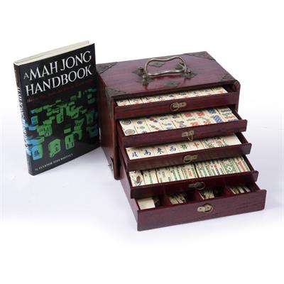 Lot 6 - A 20TH CENTURY MAH JONG SET comprising of bone and bamboo playing pieces