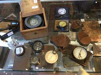 Lot 71 - AN OLD EBONISED AND BRASS CASED POCKET ALTIMETER/BAROMETER