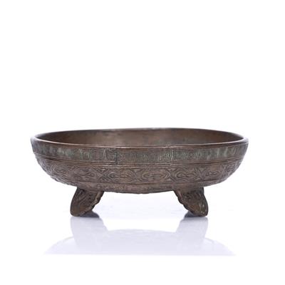 Lot 146 - A CHINESE BRONZE COVER FOR A TRIPOD ARCHAISTIC VESSEL