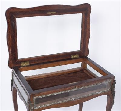 Lot 181 - A LOUIS XV STYLE ROSEWOOD AND GLAZED TABLE TOP BIJOUTERIE CABINET of shaped rectangular form