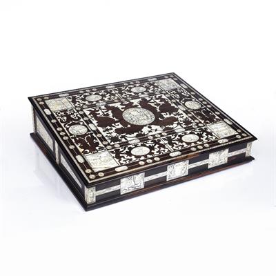 Lot 189 - AN 18TH CENTURY ITALIAN ROSEWOOD AND IVORY WRITING SLOPE the top