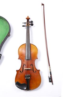 Lot 236 - A GERMAN HALF SIZE VIOLIN with printed label inscribed 'Neuner & Hornsteiner Mittenwald (Baiern)