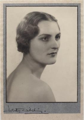 Lot 923 - DOROTHY WILDING (1893-1976)