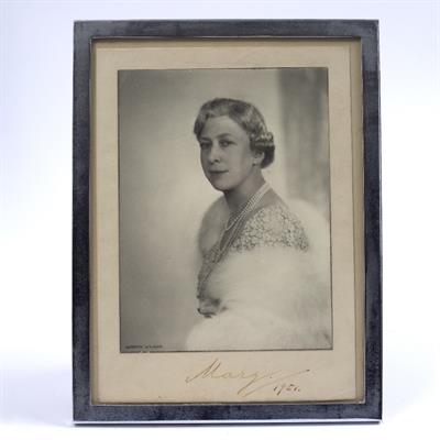 Lot 924 - DOROTHY WILDING (1893-1976)