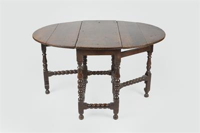 Lot 74 - Oak small gateleg table