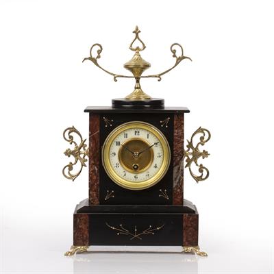 Lot 205 - Mantel clock