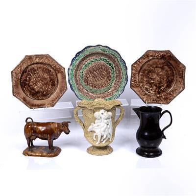 Lot 254 - Small collection of ceramics