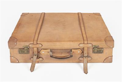 Lot 293 - Leather motoring case with straps and original dust cover