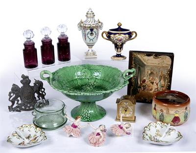 Lot 300 - Collection of ceramics and glassware to include