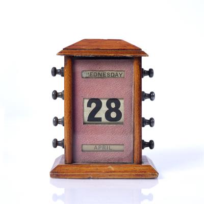 Lot 316 - Treen desk calendar