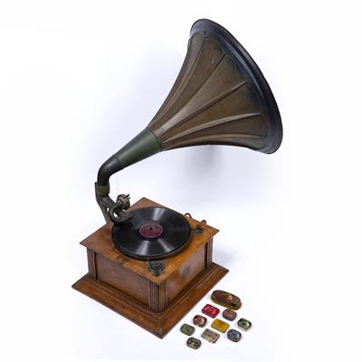 Lot 328 - Horn gramophone