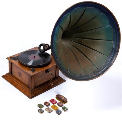 Lot 328 - Horn gramophone