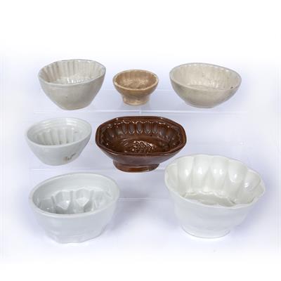 Lot 333 - Collection of pottery jelly moulds