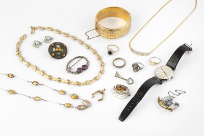 Lot 252 - A collection of jewellery, to include a...