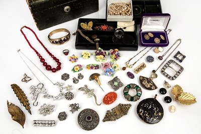 Lot 458 - Collection of costume jewellery comprising of:...